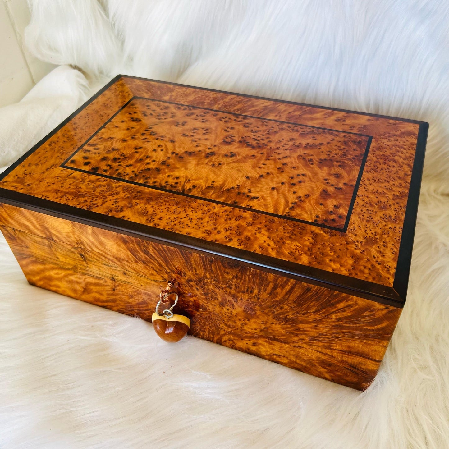 Jewellery wooden box organizer with key