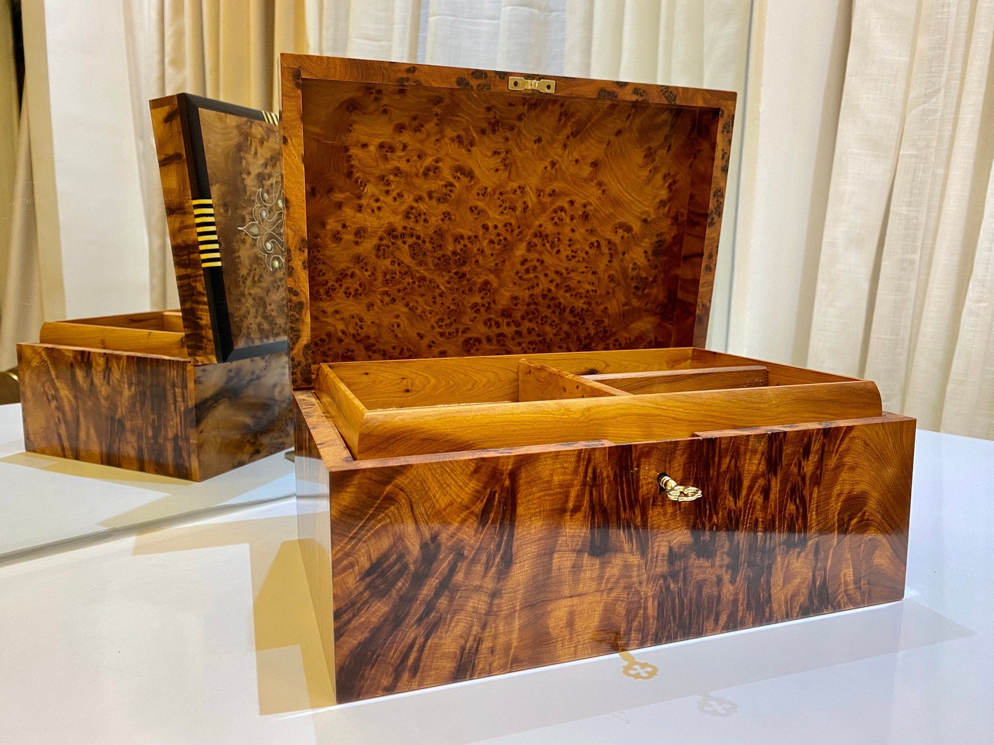 Jewelry organizer box