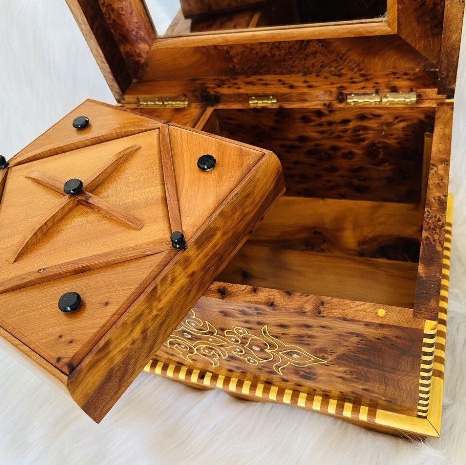 Vintage Jewelry Box Organizer with key decorative box